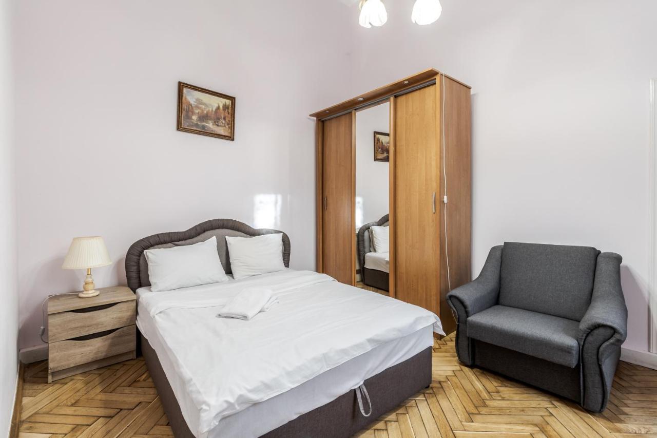 Striltsiv Apartment Lviv Buitenkant foto
