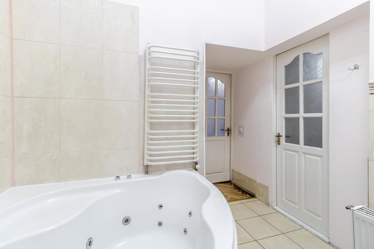 Striltsiv Apartment Lviv Buitenkant foto