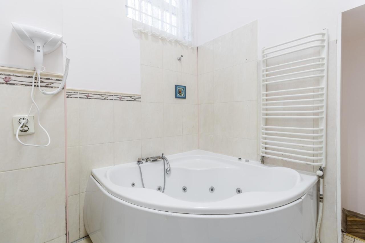 Striltsiv Apartment Lviv Buitenkant foto