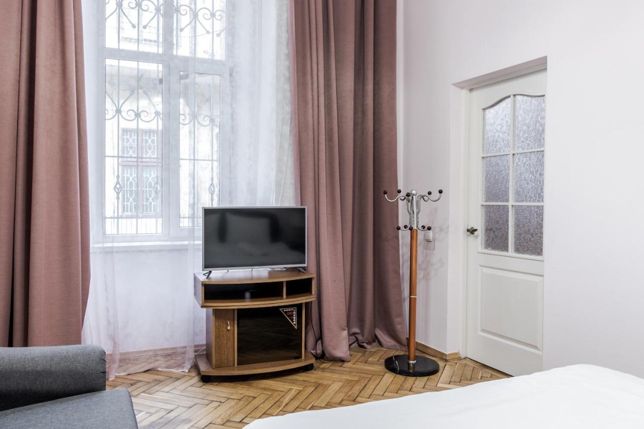Striltsiv Apartment Lviv Buitenkant foto